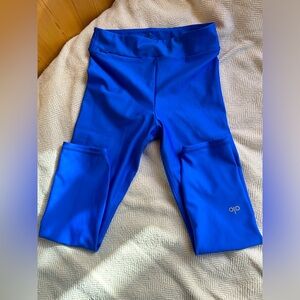 ALO yoga air-lift capri 🍀 royal Blue 💕
